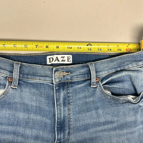 Daze Far Out Urban Outfitters High Rise Flare Jean Blue Medium Wash 32 - Picture 12 of 16